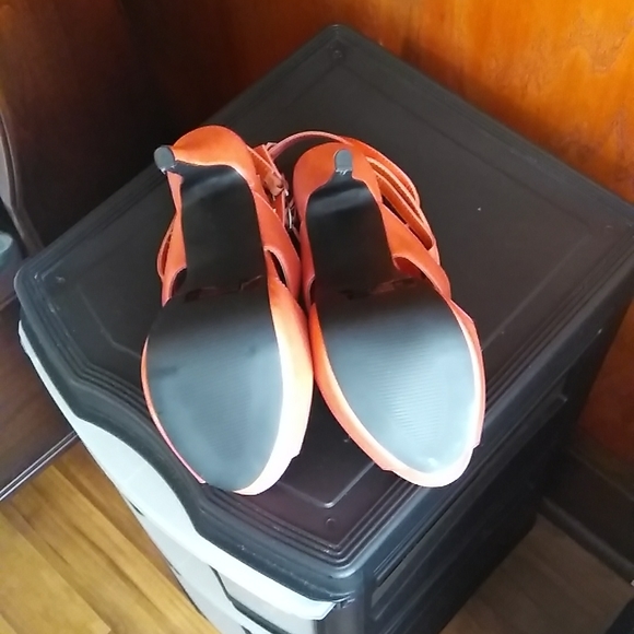 Women Shoes - Picture 9 of 9